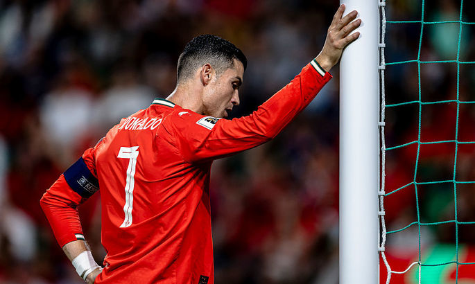 Роналду потерял контроль. Криштиану получил красную карточку в матче против Ирландии Роналду потерял контроль. Криштиану получил красную карточку в матче против Ирландии