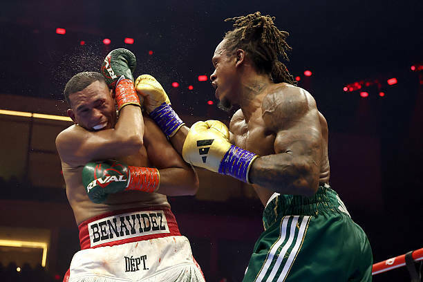 Бенавидес избил и нокаутировал Энтони Ярда, защитив титул чемпиона мира