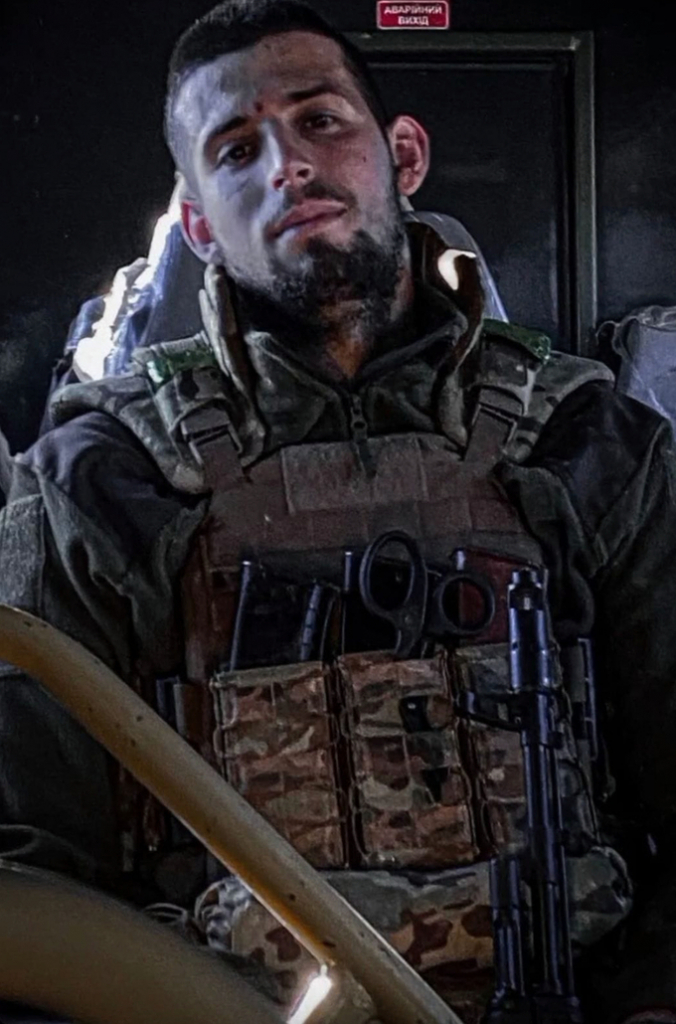 Склоним головы. Хоккейный вратарь погиб, пытаясь спасти раненого Склоним головы. Хоккейный вратарь погиб, пытаясь спасти раненого