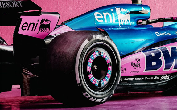 В Alpine тоже обновили раскраску машин к Лас-Вегасу