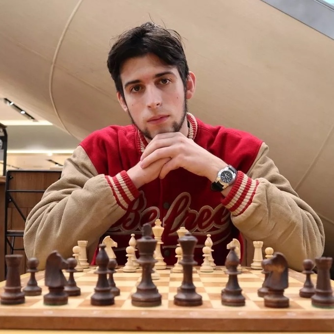 Склоним головы. Хоккейный вратарь погиб, пытаясь спасти раненого Склоним головы. Хоккейный вратарь погиб, пытаясь спасти раненого