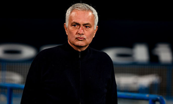 "Обе команды находятся в одинаковой ситуации". Моуринью дал комментарий перед матчем с Аяксом в ЛЧ "Обе команды находятся в одинаковой ситуации". Моуринью дал комментарий перед матчем с Аяксом в ЛЧ