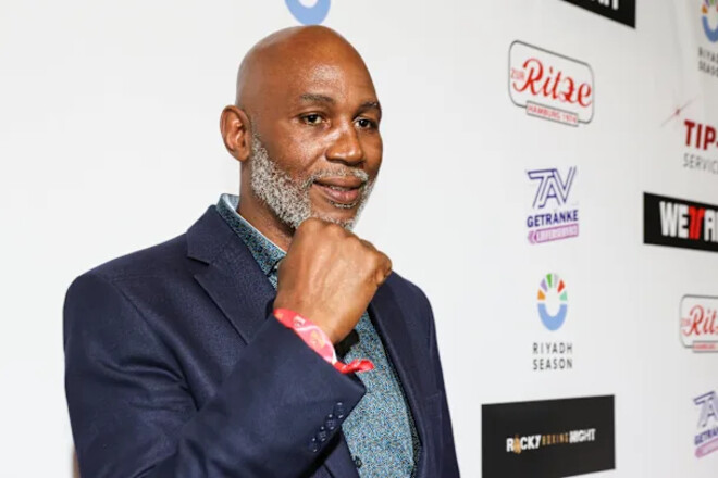 Леннокс Льюис назвал супертяжа, который способен победить Усика и Кличко Леннокс Льюис назвал супертяжа, который способен победить Усика и Кличко