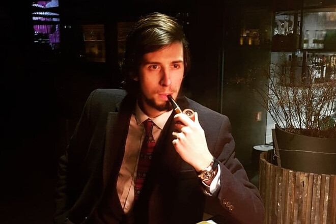 Склоним головы. Хоккейный вратарь погиб, пытаясь спасти раненого Склоним головы. Хоккейный вратарь погиб, пытаясь спасти раненого