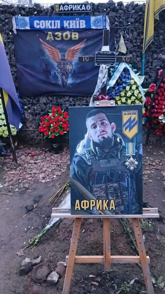 Склоним головы. Хоккейный вратарь погиб, пытаясь спасти раненого Склоним головы. Хоккейный вратарь погиб, пытаясь спасти раненого