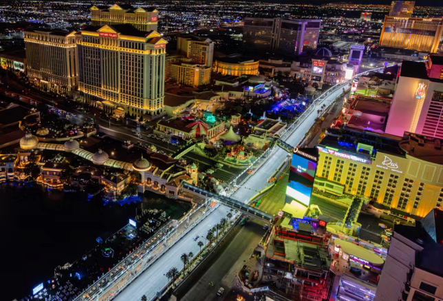 В Лас-Вегасе ожидают до 100000 зрителей каждый день В Лас-Вегасе ожидают до 100000 зрителей каждый день