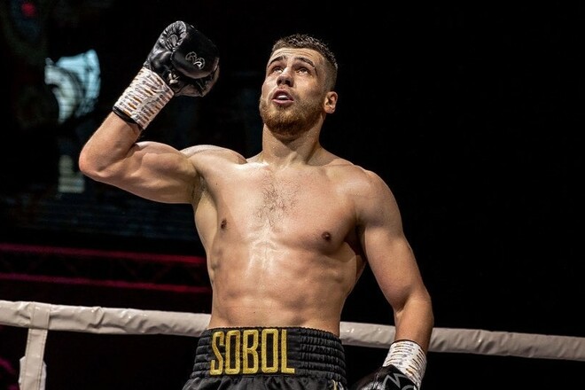 Украинский боксер уничтожил соперника во втором раунде и завоевал титул Украинский боксер уничтожил соперника во втором раунде и завоевал титул