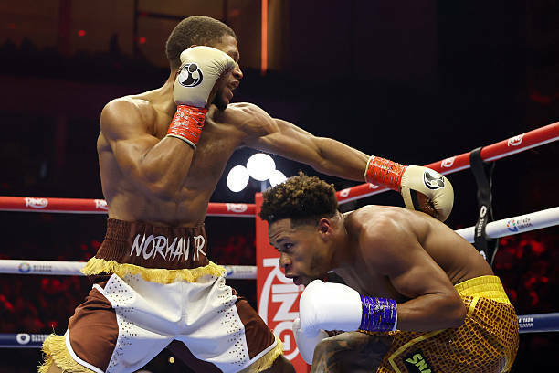 Девин Хейни уверенно перебоксировал Норманна и стал новым чемпионом мира