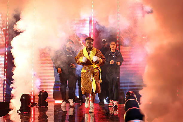 Девин Хейни уверенно перебоксировал Норманна и стал новым чемпионом мира