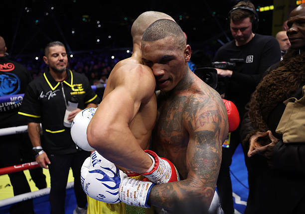 Два нокдауна в Лондоне. Конор Бенн уверенно разгромил Юбенка в реванше Два нокдауна в Лондоне. Конор Бенн уверенно разгромил Юбенка в реванше