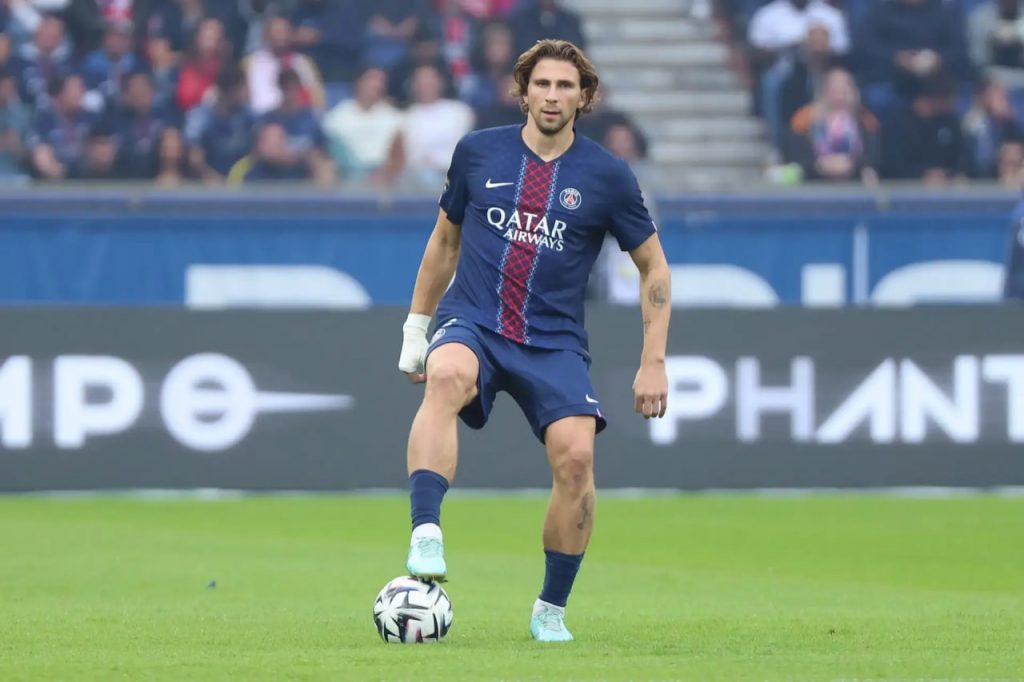 Экс-арбитр ФИФА обвинил судью в ошибке после руки Забарного