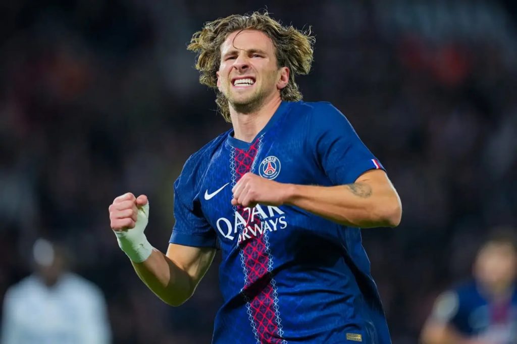 Песли объяснил спад обороны ПСЖ и роль Забарного