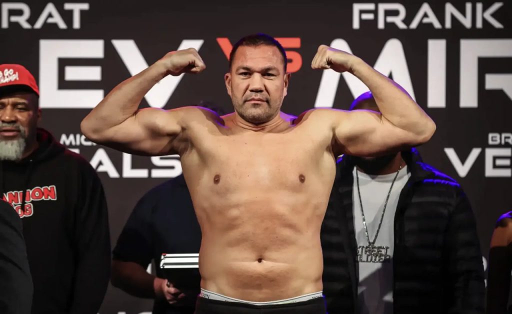 Усик и отказы от титулов: что сейчас происходит в боксе