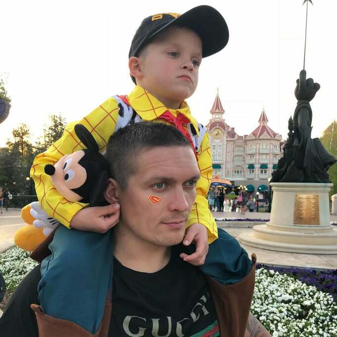 ФОТО. Жена Усика показала редкостные семейные кадры
