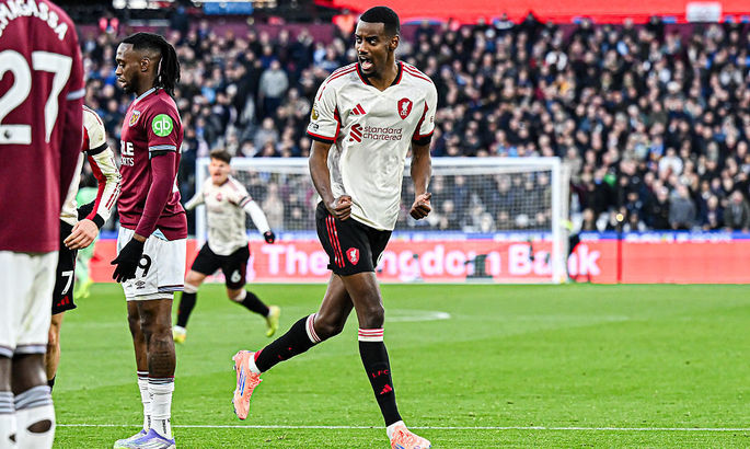 Прорвало. Нападающий Ливерпуля забил в АПЛ спустя полгода Прорвало. Нападающий Ливерпуля забил в АПЛ спустя полгода