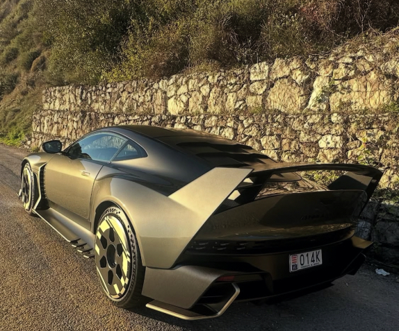 Алонсо продемонстрировал свой Aston Martin Valiant