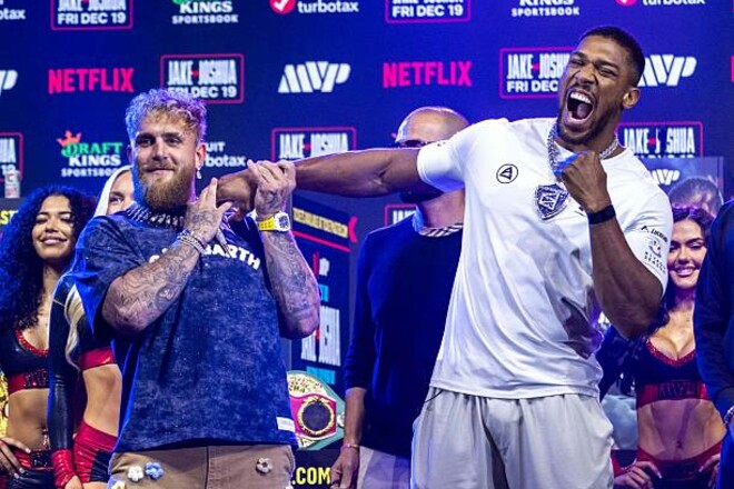 ВИДЕО. Разница в габаритах впечатляет. Джошуа и Пол провели дуэль взглядов ВИДЕО. Разница в габаритах впечатляет. Джошуа и Пол провели дуэль взглядов