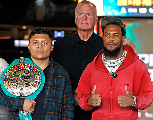 Бой Круса и Роуча – идеальная встреча. Фанаты бокса точно оценят Бой Круса и Роуча – идеальная встреча. Фанаты бокса точно оценят