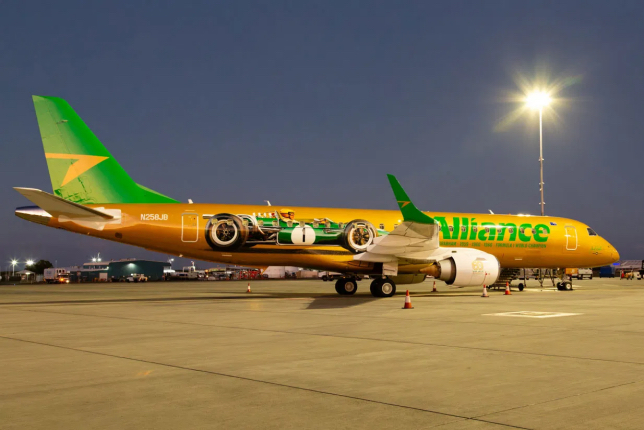 В честь сэра Джека Брэбэма оформлен самолёт В честь сэра Джека Брэбэма оформлен самолёт