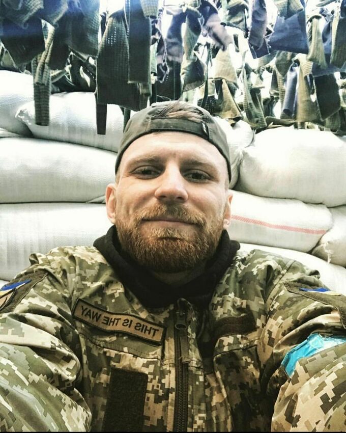 Склоним головы. Три года назад погиб хоккеист, участник «Лиги смеха» Склоним головы. Три года назад погиб хоккеист, участник «Лиги смеха»