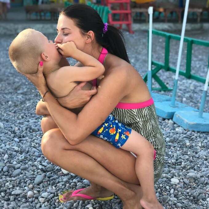 ФОТО. Жена Усика показала редкостные семейные кадры