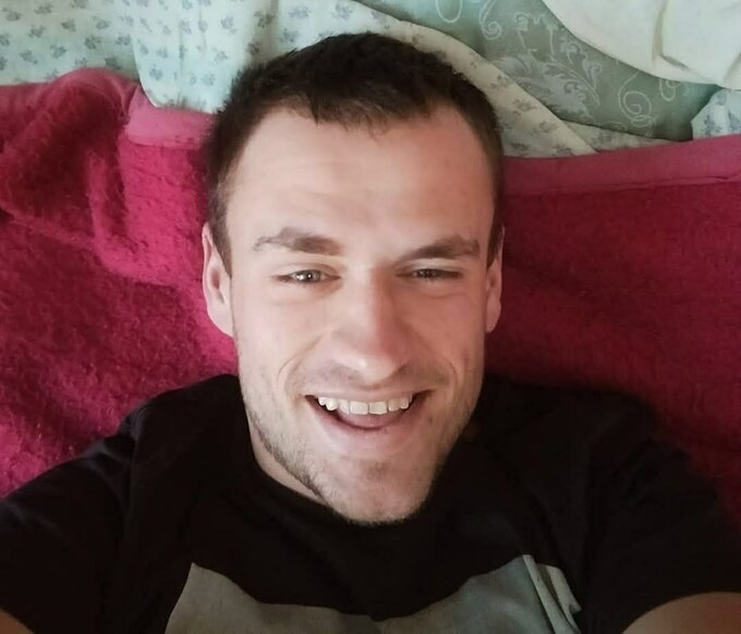 Склоним головы. Российская авиабомба унесла жизни друзей-хоккеистов Склоним головы. Российская авиабомба унесла жизни друзей-хоккеистов