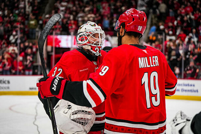 НХЛ. Игра вратаря Каролины, 6 шайб Миннесоты, победы Юты и Монреаля НХЛ. Игра вратаря Каролины, 6 шайб Миннесоты, победы Юты и Монреаля