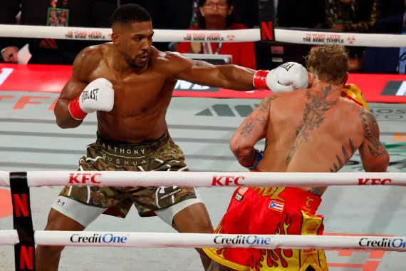 Джошуа нокаутировал Джейка Пола в главном бою вечера в Майами - фото, видео