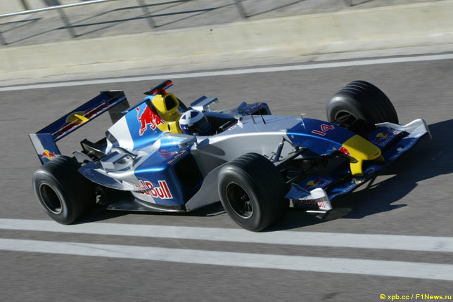 В Red Bull намекнули на возможную раскраску машины В Red Bull намекнули на возможную раскраску машины