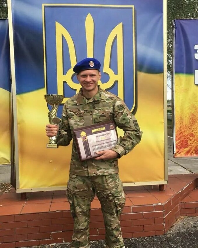 Склоним головы. Двухкратный чемпион мира погиб и получил Звезду Героя