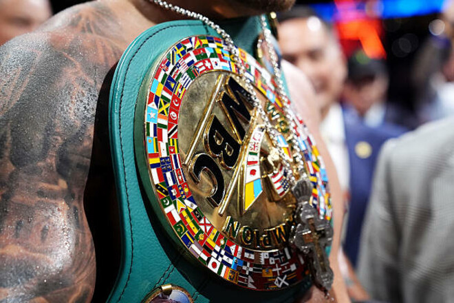 Известный промоутер готов судиться с WBC из-за Усика Известный промоутер готов судиться с WBC из-за Усика