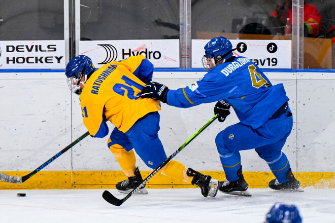 Камбэк с 0:3. Сборная Украины сыграла с фаворитом ЧМ по хоккею U-18 Камбэк с 0:3. Сборная Украины сыграла с фаворитом ЧМ по хоккею U-18