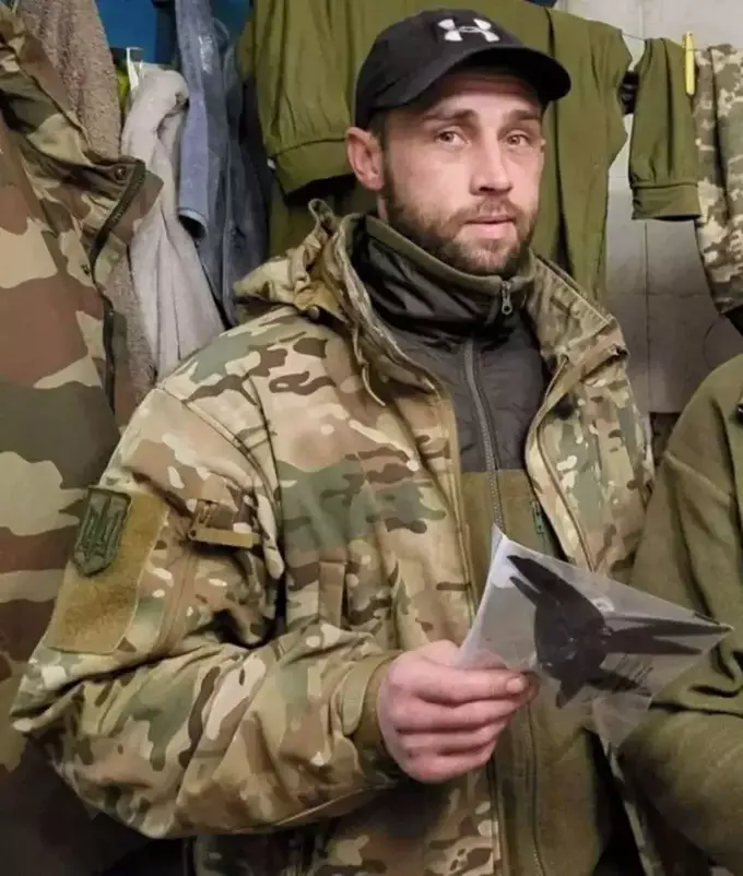 Склоним головы. Боксер, воевавший бок о бок с отцом, погиб на Запорожье
