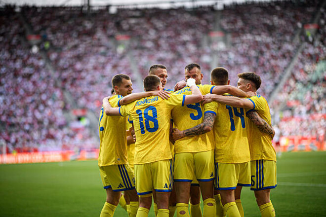 ВИДЕО. Новички сборной Украины спели «Червону руту» перед фанатами ВИДЕО. Новички сборной Украины спели «Червону руту» перед фанатами