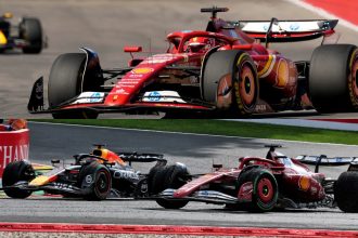 Ландо Норрис заявил, что Ferrari могла бы доминировать в Формуле-1 с более мощным двигателем. Чемпион оценил шасси Скудерии после победы Льюиса Хэмилтона в Барселоне и рассказал об отставании McLaren