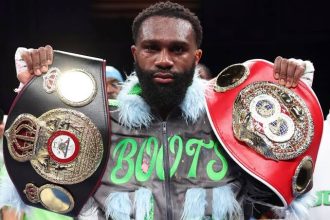 Хандер Заяс и Джарон Эннис проведут бой за титулы WBA и WBO 27 июня 2026 года. Дата, время начала и где смотреть прямую трансляцию.