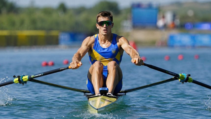 Украина завоевала первое золото Кубка мира по академической гребле 2026. Игорь Хмара победил в Пловдиве, уверенно выиграв финал легкой одиночки и опередив соперников.