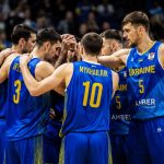 Украина объявила состав на матчи отбора ЧМ-2027 по баскетболу против Грузии и Дании. В заявку вошел Святослав Михайлюк, команда Багатскиса готовится к решающим играм квалификации.