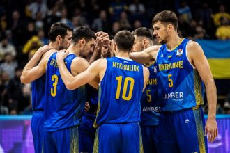 Украина объявила состав на матчи отбора ЧМ-2027 по баскетболу против Грузии и Дании. В заявку вошел Святослав Михайлюк, команда Багатскиса готовится к решающим играм квалификации.