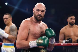 Тайсон Фьюри заявил, что готов выйти на бой с Агитом Кабайелом, если Александр Усик откажется от защиты WBC. Что стоит за словами британца и как это меняет расклад в супертяжелом весе на весь 2026-й.