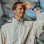 Медведев сенсационно вылетел с Уимблдона-2026 после поражения от Штруффа. Узнайте, почему матч вызвал подозрения у фанатов и бетторов.