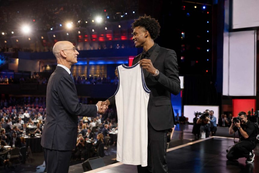 Как работает драфт NBA: лотерея, очередность клубов, обмены пиками и выбор новичков. Разбираем правила, раунды и новую систему драфта с 2027 года подробно.