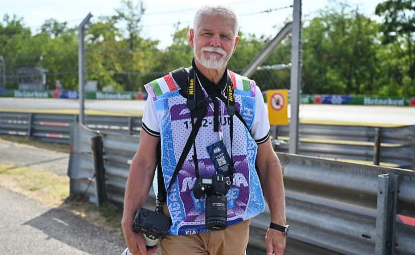 Президент Чехии Петр Павел работает фотографом на Гран-при Венгрии. Узнайте, какие гонки он снимал ранее и почему увлекается автоспортом.