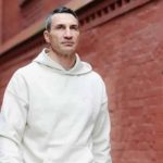 Кличко оценил решение Усика освободить все чемпионские пояса и объяснил, почему украинец сам вправе определить дальнейший ход карьеры.