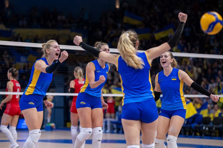 Украина поднялась на 18-е место рейтинга FIVB после дебюта в Лиге наций-2026. Узнайте результаты команды, таблицу лидеров и даты следующих матчей.