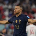 Килиан Мбаппе забил 22-й гол на чемпионатах мира и обошел Лионеля Месси. Узнайте, как француз установил рекорд перед финалом ЧМ-2026.