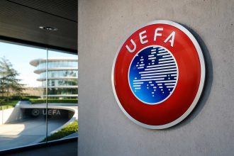 КОНКАКАФ и АФК поддержали УЕФА и выступили против продажи прав на ЧМ частным инвесторам. Узнайте причины конфликта и позицию конфедераций.