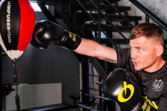Денис Беринчик 29 августа вернется на ринг после потери титула WBO и травмы плеча. Узнайте, кто станет соперником украинского боксера в Лондоне.