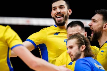 Украина сыграет с Польшей в четвертьфинале Лиги наций по волейболу. Узнайте итоговую таблицу, все пары плей-офф и даты решающих матчей турнира.