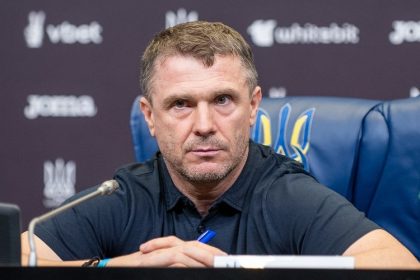 Сергей Ребров объяснил видео с игрой в падел с Василием Березуцким, извинился перед украинцами и рассказал о помощи ВСУ. Узнайте детали ситуации.